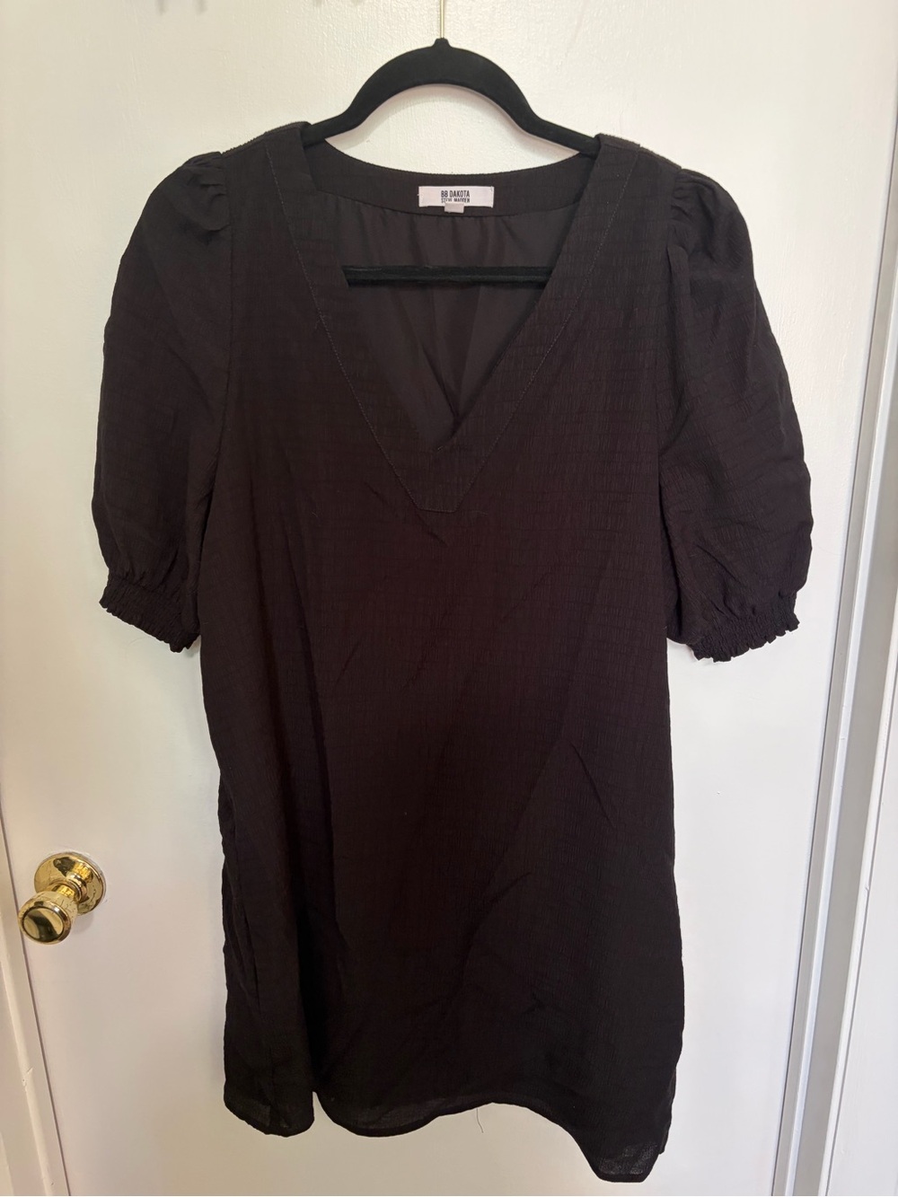 BB Dakota Black V-Neck Puff Sleeve Tunic